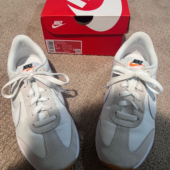 Nike Pacific woman’s White Sneakers in Box - Picture 3 of 13